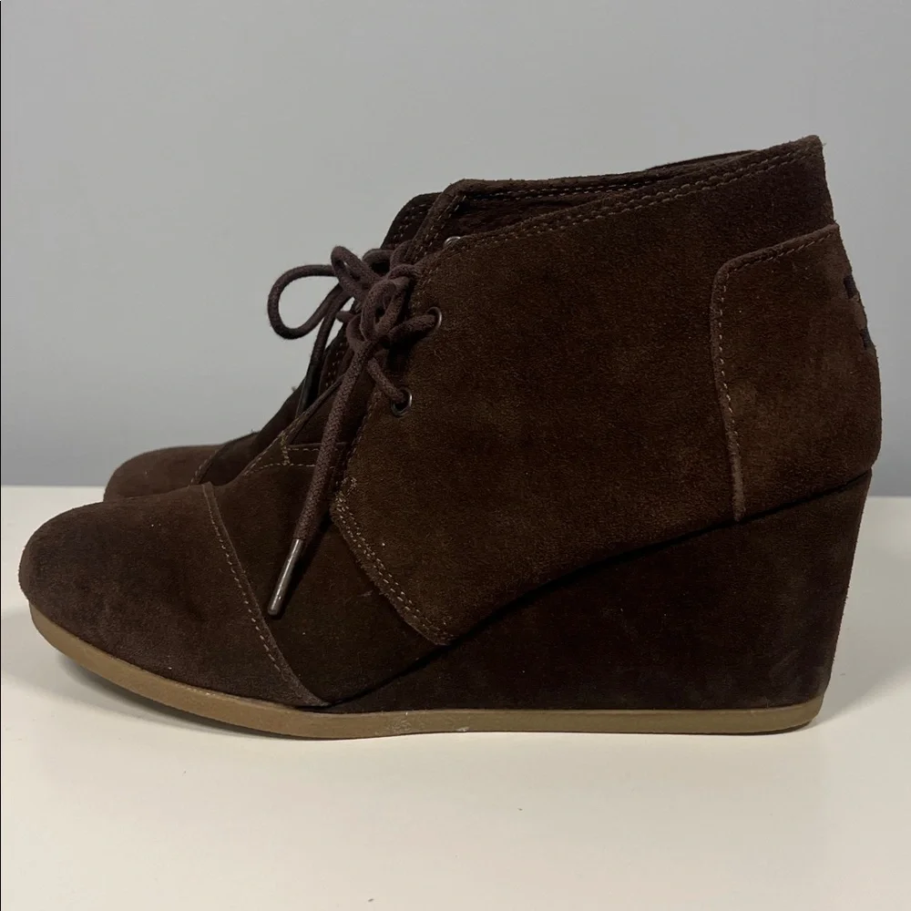 Toms Women's Chocolate Brown Suede Wedge Boots‎ Comfortable Shoes Size 9.5